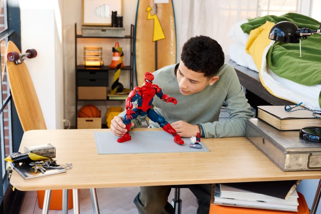 lego marvel 76346 spider man figure (2)