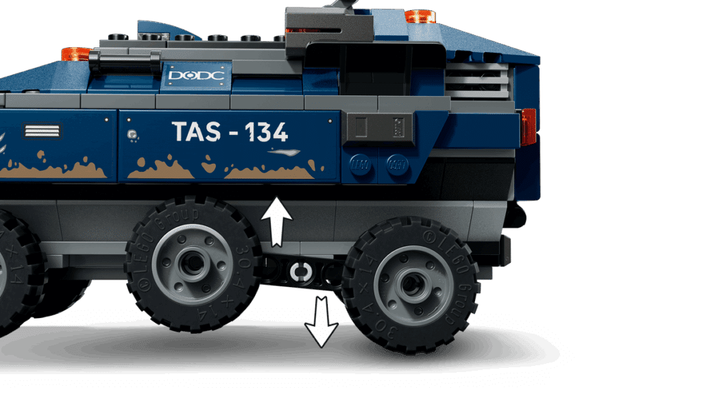 lego marvel 76349 spider man chases the prison transport (4)