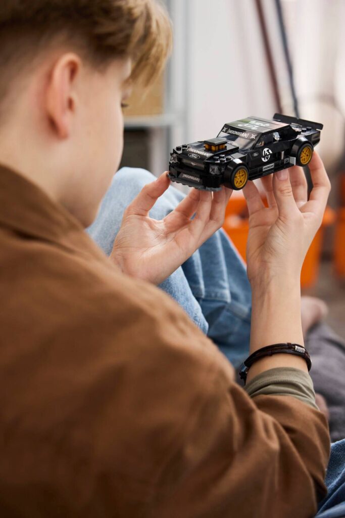 lego speed champions 77262 ken block's '65 ford mustang hoonicorn v1 (3)