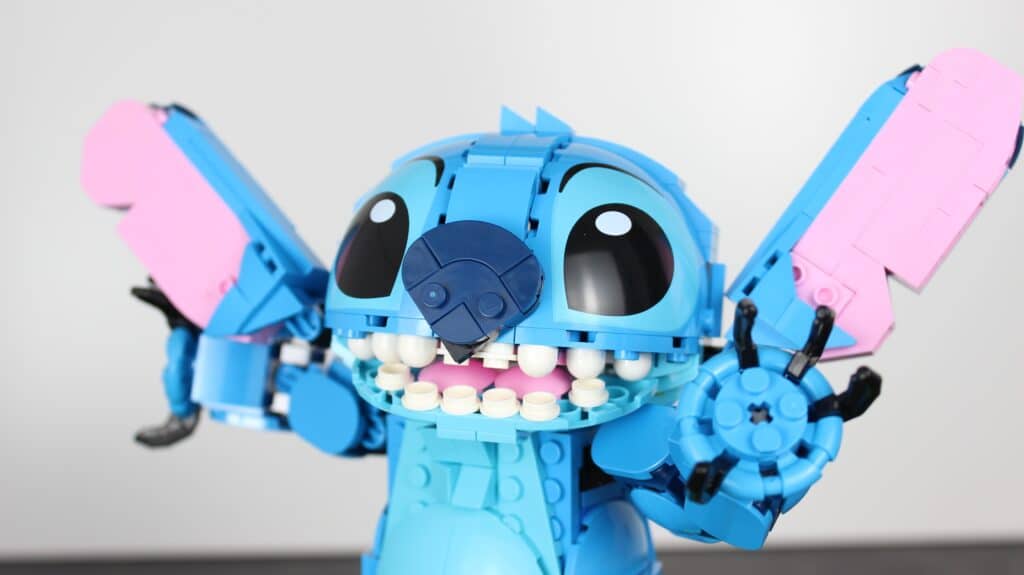 lego disney 43296 stitch & scrump 06