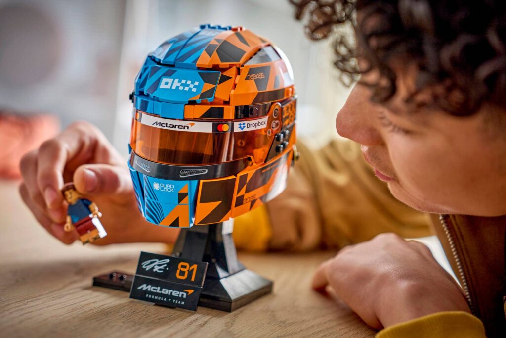 lego editions 43017 mclaren mastercard f1 team oscar piastri helmet (3)