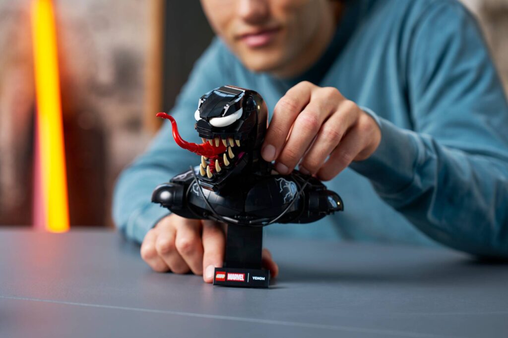 lego marvel 76356 venom bust (1)