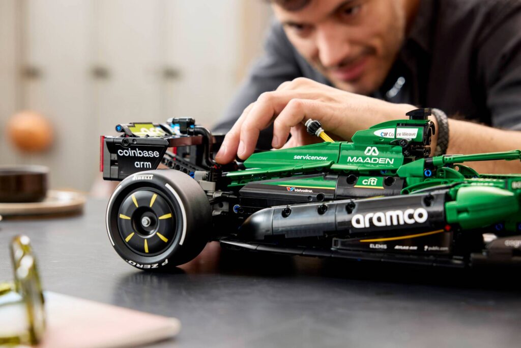 lego technic 42240 aston martin aramco amr25 f1 car (3)