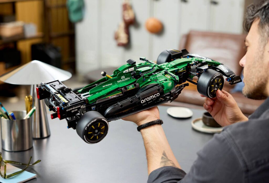 lego technic 42240 aston martin aramco amr25 f1 car (5)
