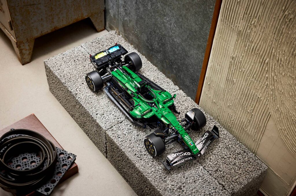 lego technic 42240 aston martin aramco amr25 f1 car (7)