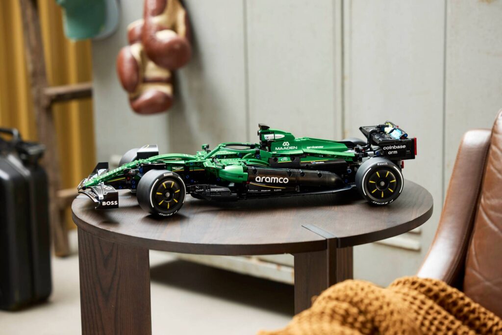 lego technic 42240 aston martin aramco amr25 f1 car (8)