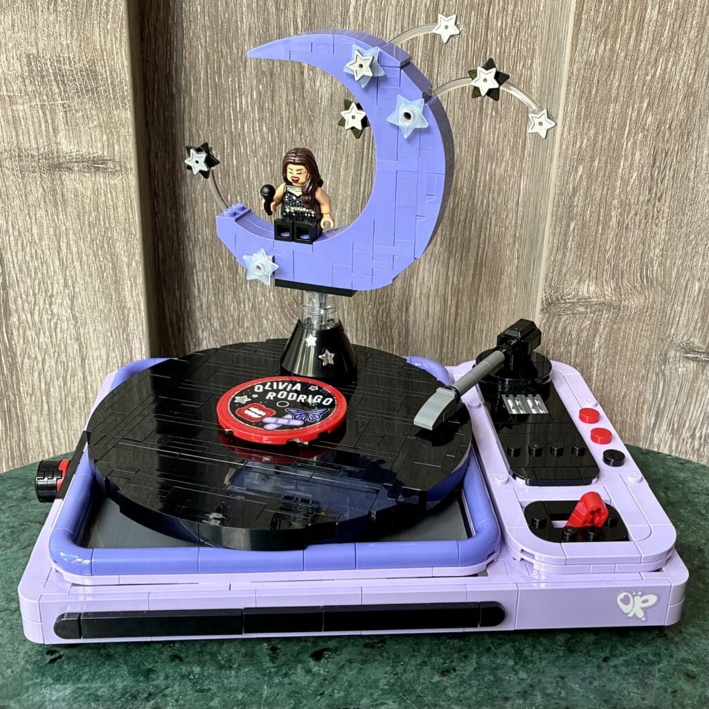 43029 olivia rodrigo's concert moon 6