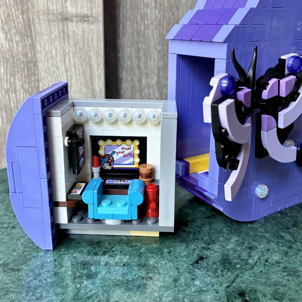 43031 olivia rodrigo's dual guitar 5