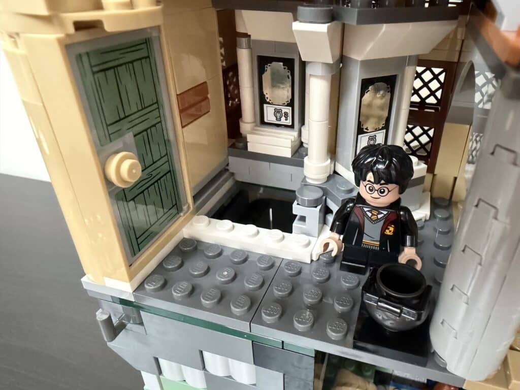 lego harry potter 76473 hogwarts east wing00049