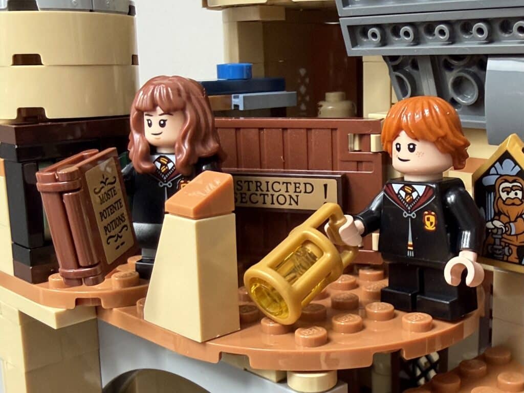 lego harry potter 76473 hogwarts east wing00054