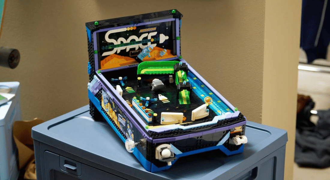 Deze LEGO Icons 11374 Arcade Pinball Machine is nu verkrijgbaar – flipper er op los