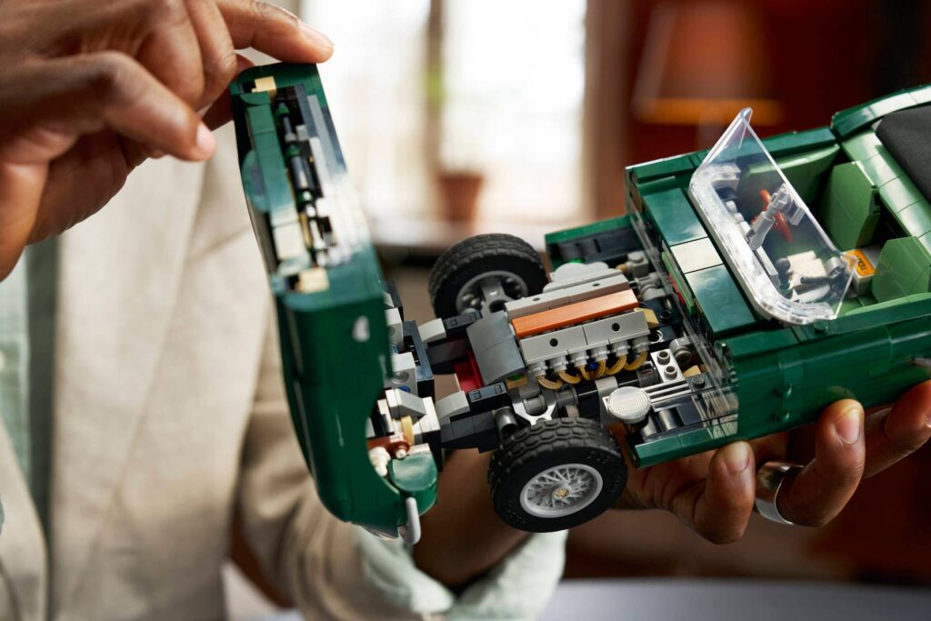 lego icons 11381 jaguar e type (1)