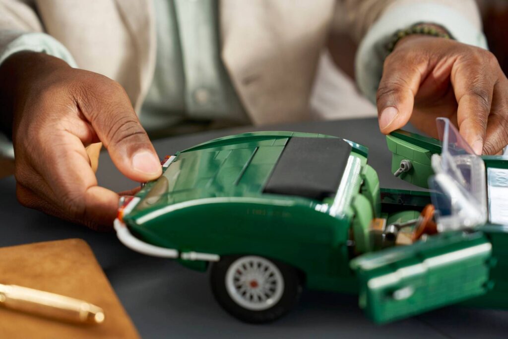 lego icons 11381 jaguar e type (2)
