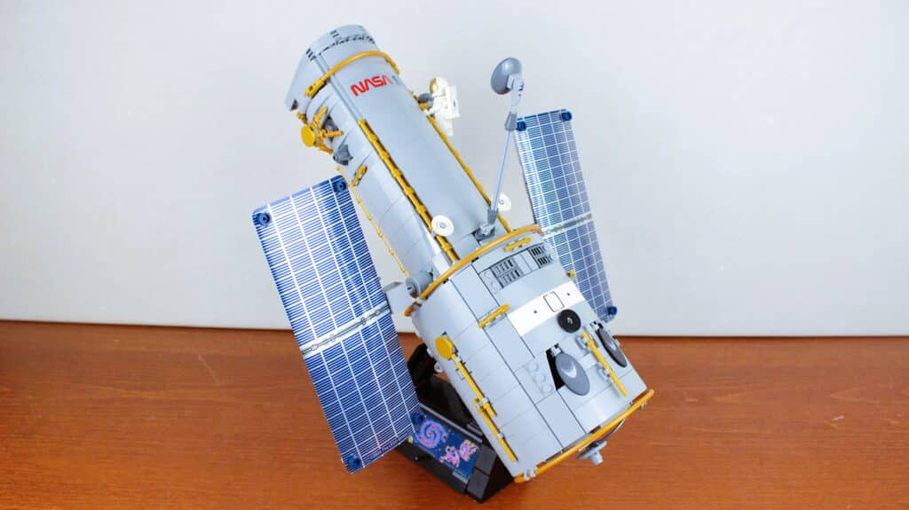 lego icons 11382 hubble space telescope 01
