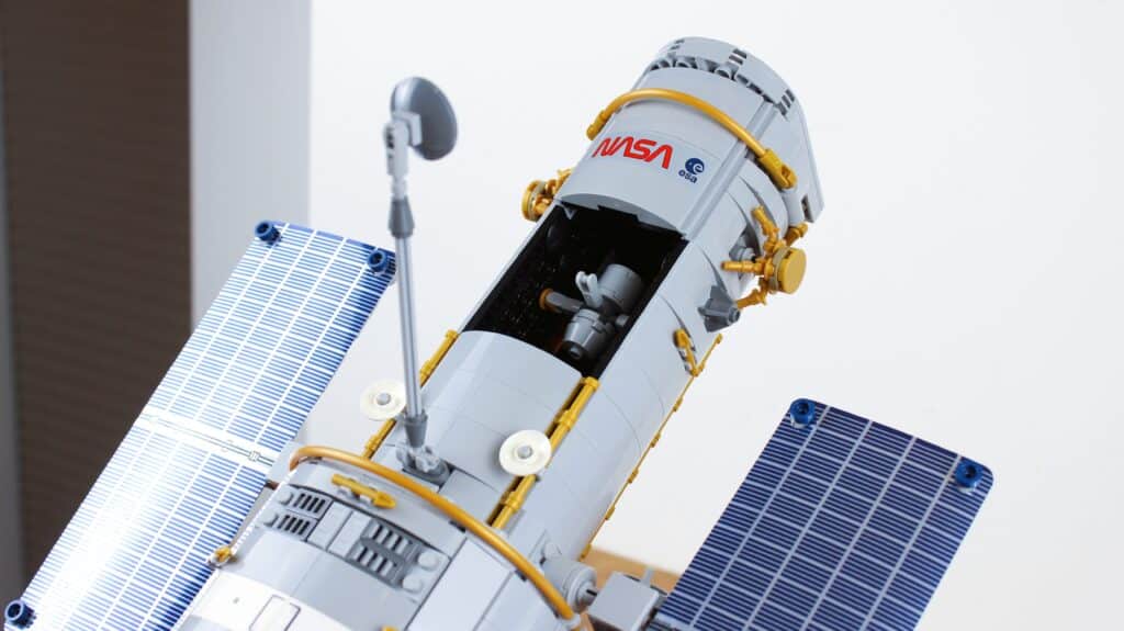 lego icons 11382 hubble space telescope 12