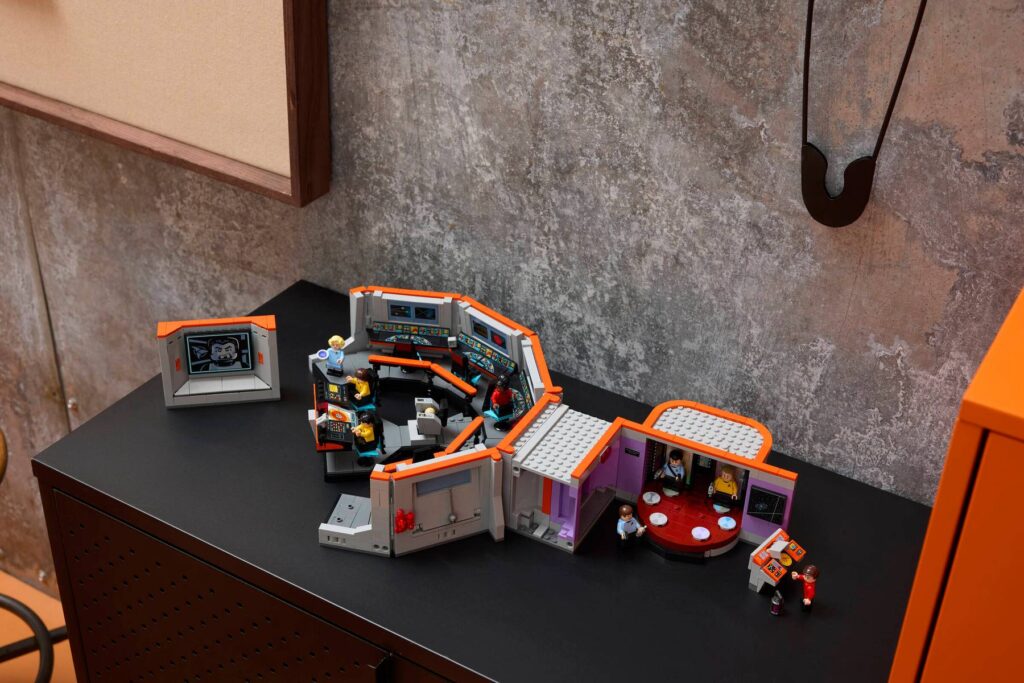 lego icons 11385 star trek u.s.s. enterprise ncc 1701 bridge (10)