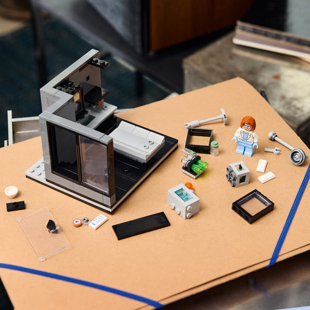 lego ideas 40896 the x files scully's lab (1)