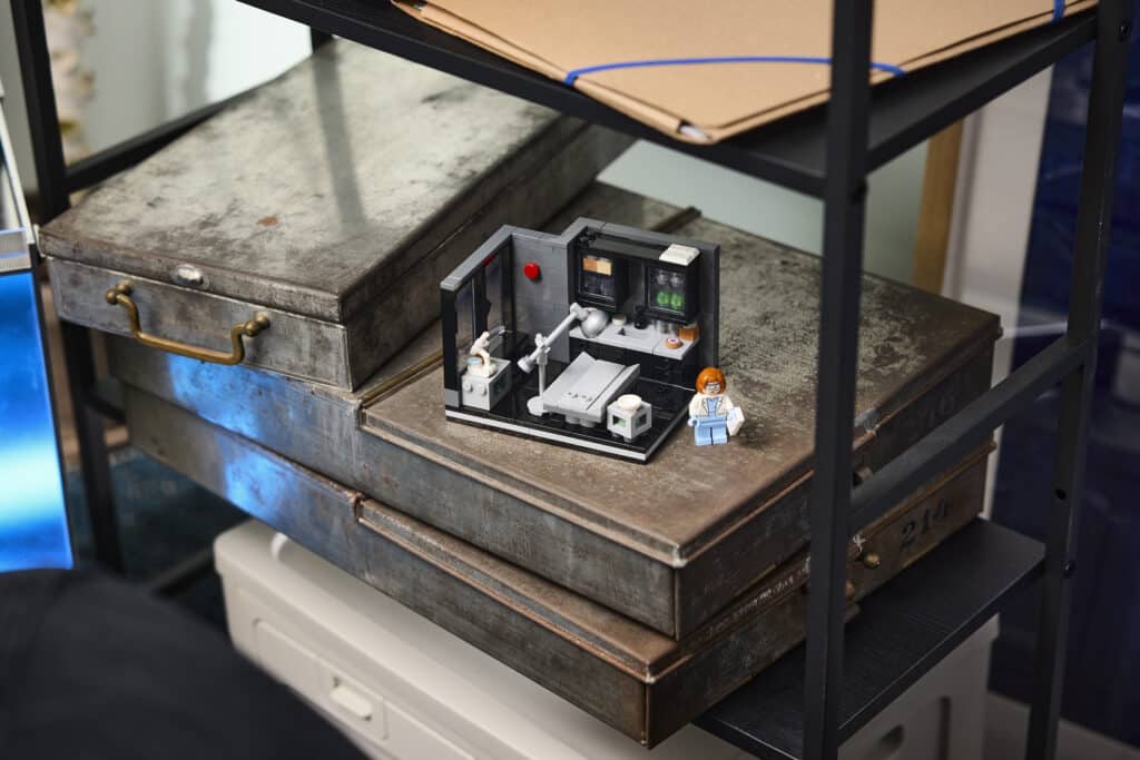 lego ideas 40896 the x files scully's lab (5)