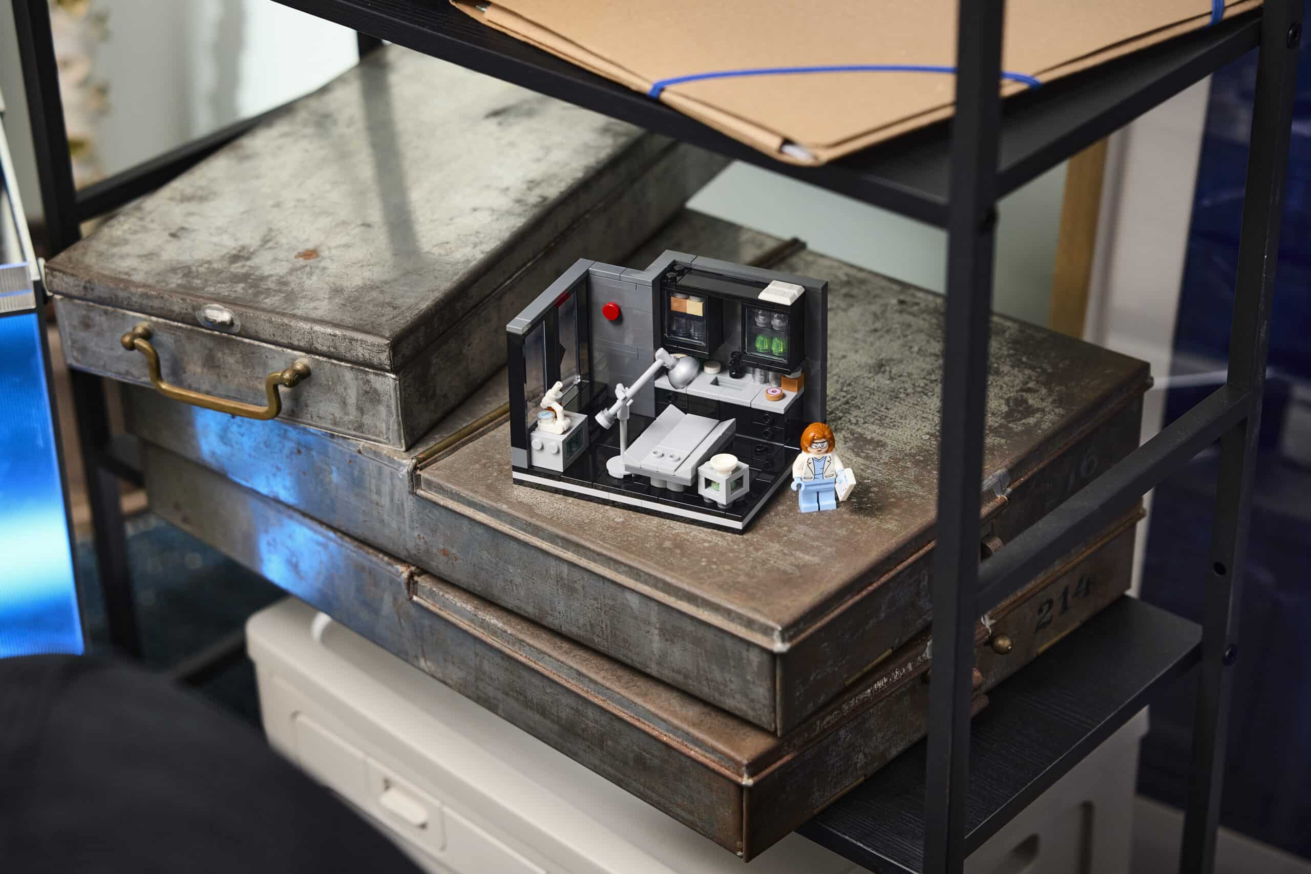 lego ideas 40896 the x files scully's lab (5)