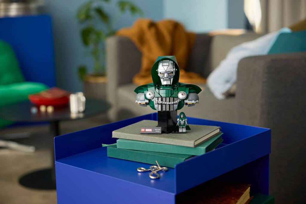 lego marvel 76345 doctor doom bust (1)