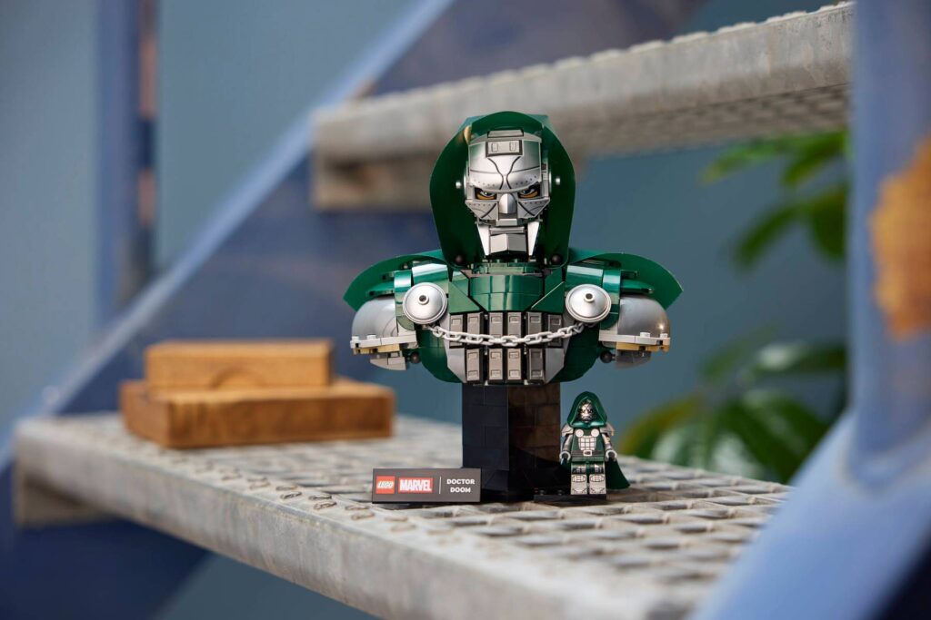 lego marvel 76345 doctor doom bust (2)
