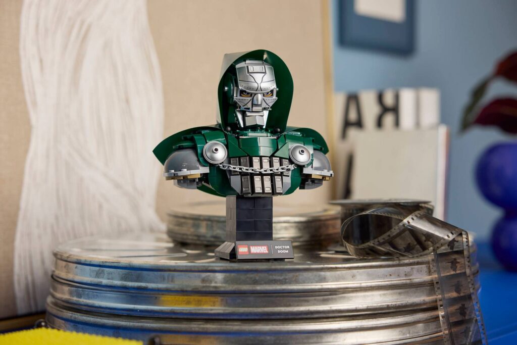 lego marvel 76345 doctor doom bust (3)