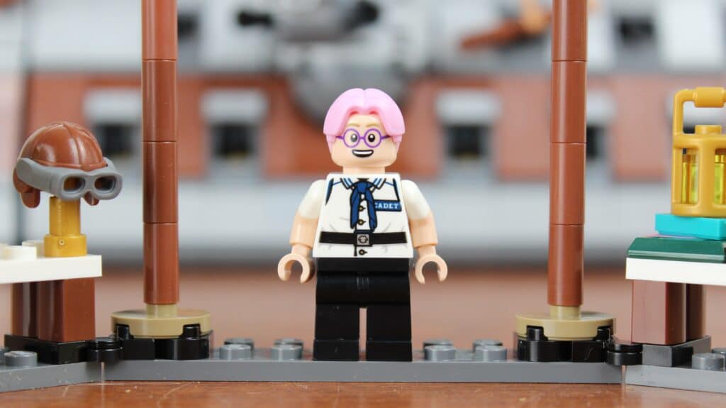lego one piece 75646 garp's marine battleship 04
