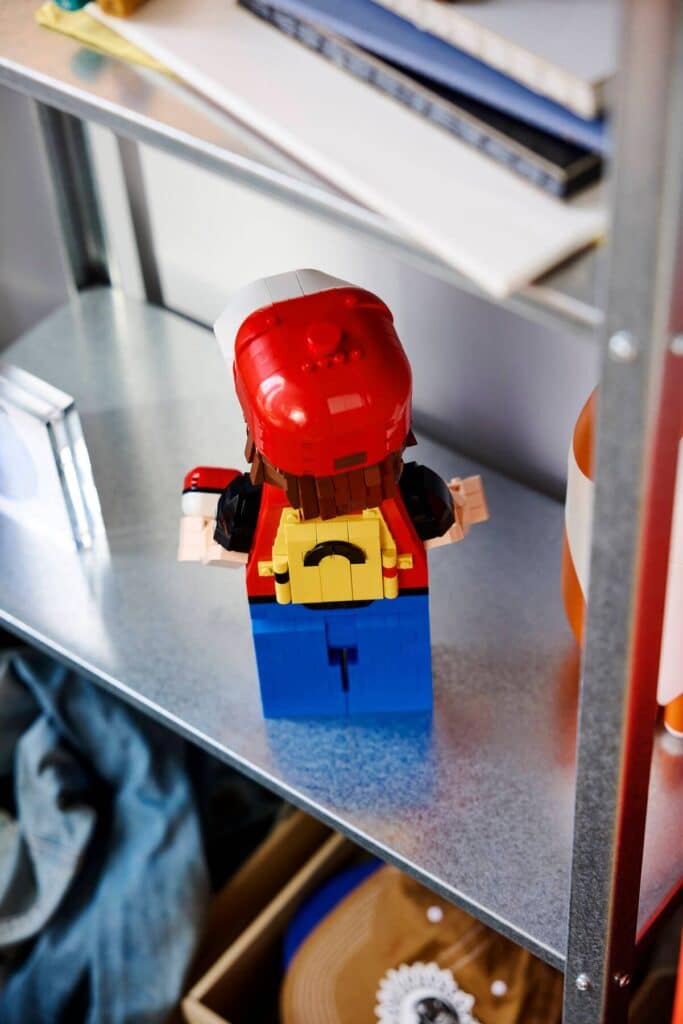 lego pokémon 40868 up scaled red minifigure (2)