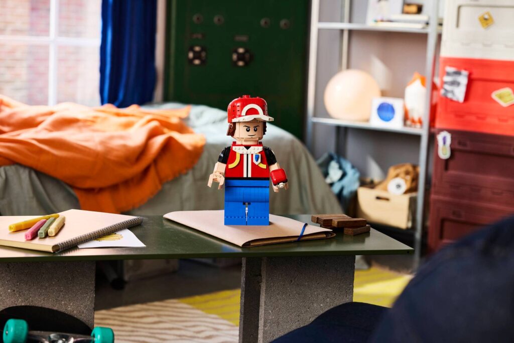 lego pokémon 40868 up scaled red minifigure (4)