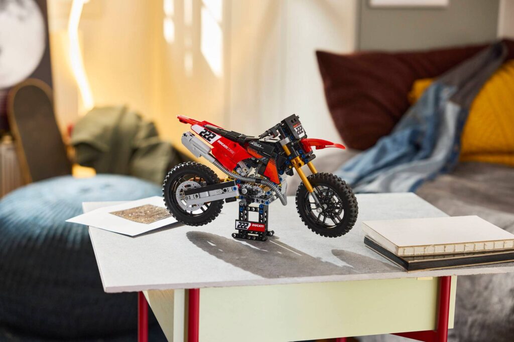 lego technic 42238 ducati desmo450 mx factory (3)